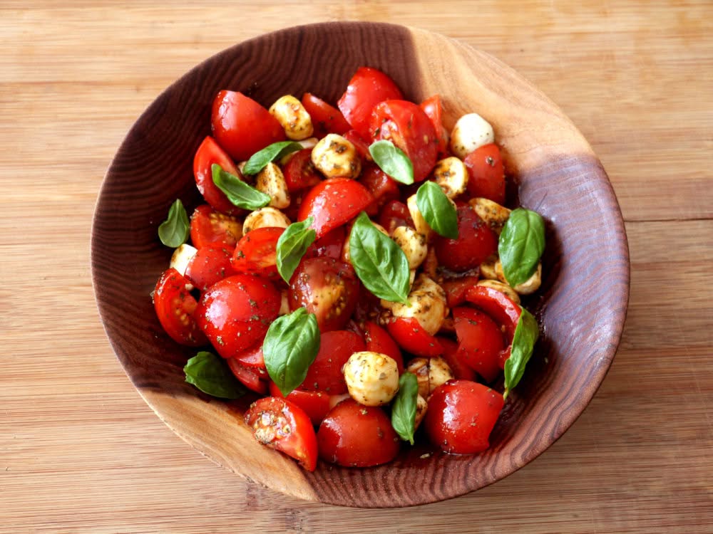 Fanntastisch gesund abnehmen mit Sport - Rezept Tomate Mozzarella Salat